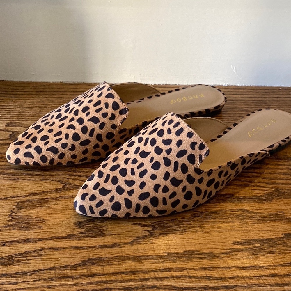 New In Box Cheetah Mules Sizes 6 - Picture 6 of 7